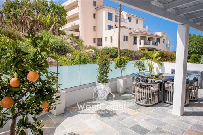 Image No.4-Commercial de 30 chambres à vendre à Kissonerga