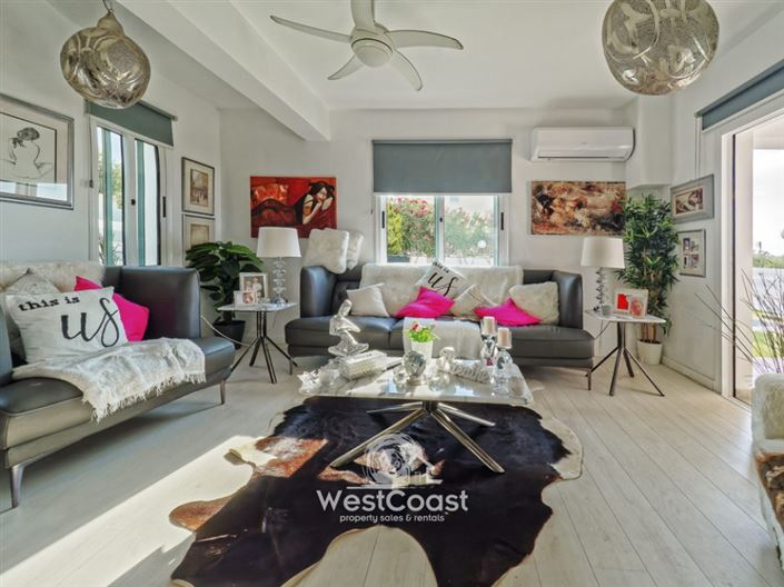 Image No.2-4 Bed Villa for sale