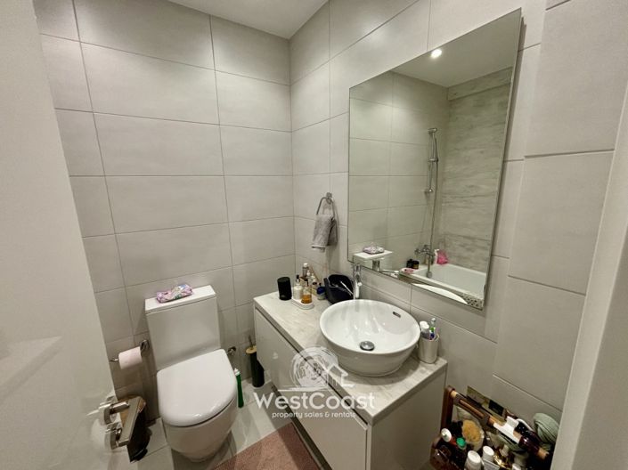 Image No.10-3 Bed Apartment for sale