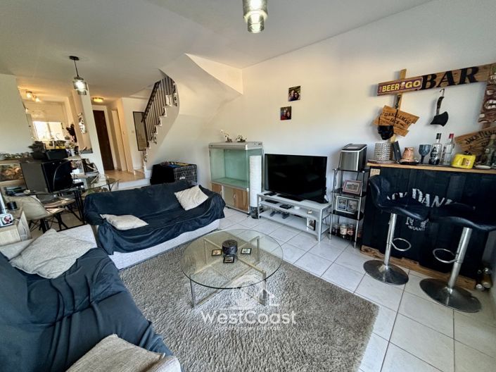 Image No.2-2 Bed Townhouse for sale