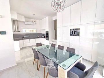 183900-detached-villa-for-sale-in-coral-bayfu