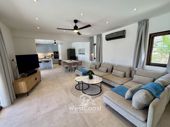 Image No.2-Villa de 5 chambres à vendre à Peyia