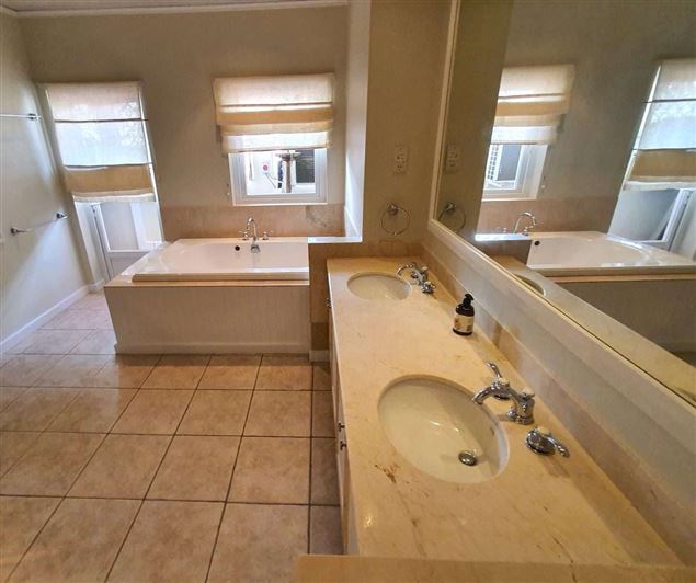 Image No.16-3 Bed Townhouse for sale