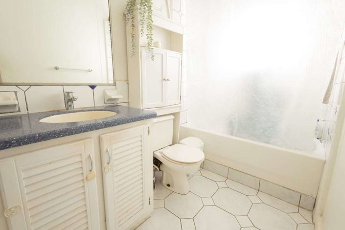 Image No.16-2 Bed Townhouse for sale