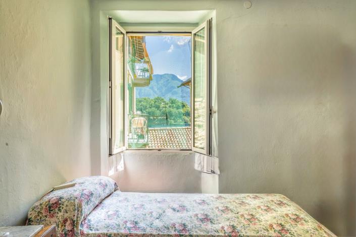 Image No.16-4 Bed Semi-Detached for sale