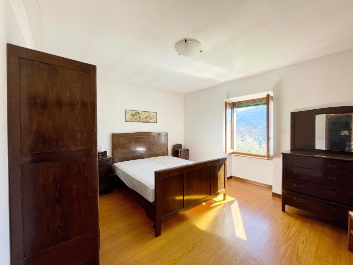 Image No.8-3 Bed House for sale