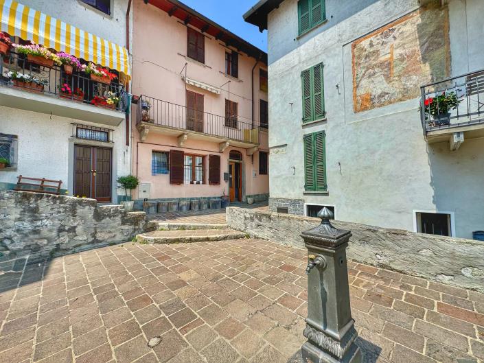 Image No.49-2 Bed Semi-Detached for sale