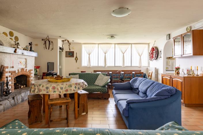 Image No.3-4 Bed House for sale