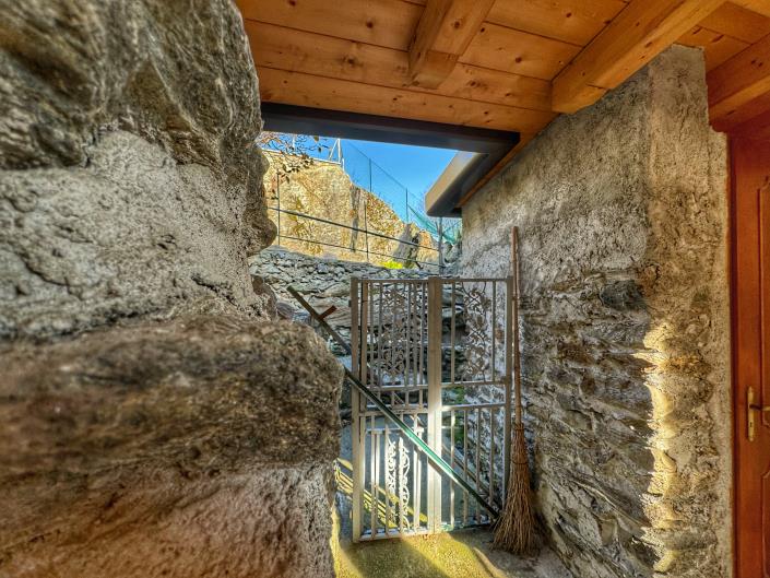 Image No.15-2 Bed Semi-Detached for sale