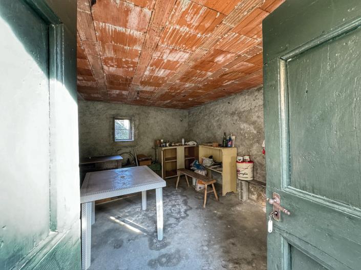 Image No.17-2 Bed Semi-Detached for sale