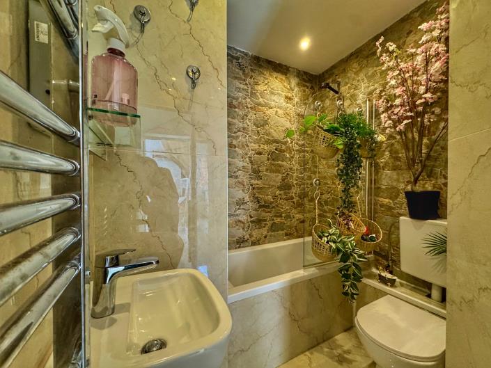 Image No.15-2 Bed Semi-Detached for sale