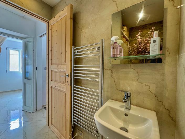 Image No.19-2 Bed Semi-Detached for sale