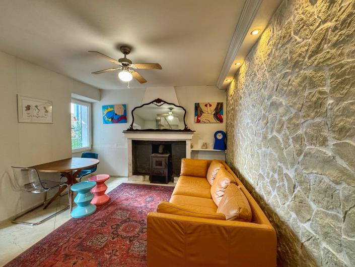 Image No.21-2 Bed Semi-Detached for sale