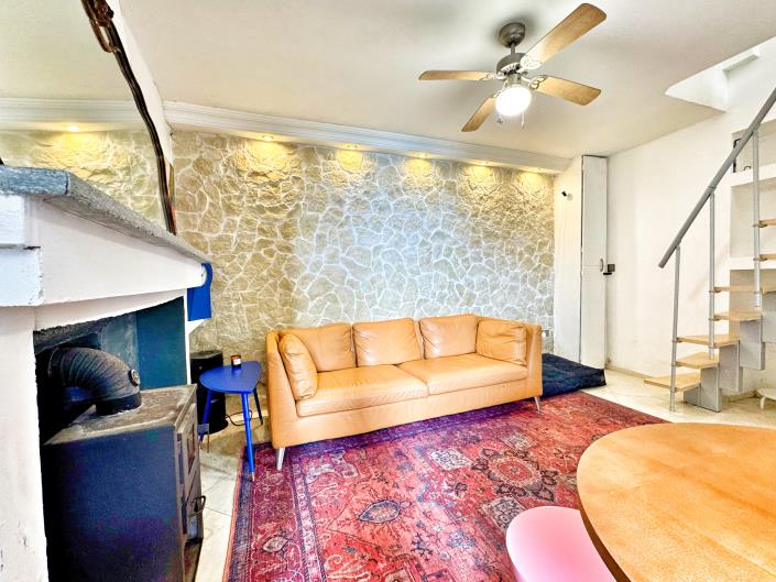 Image No.24-2 Bed Semi-Detached for sale