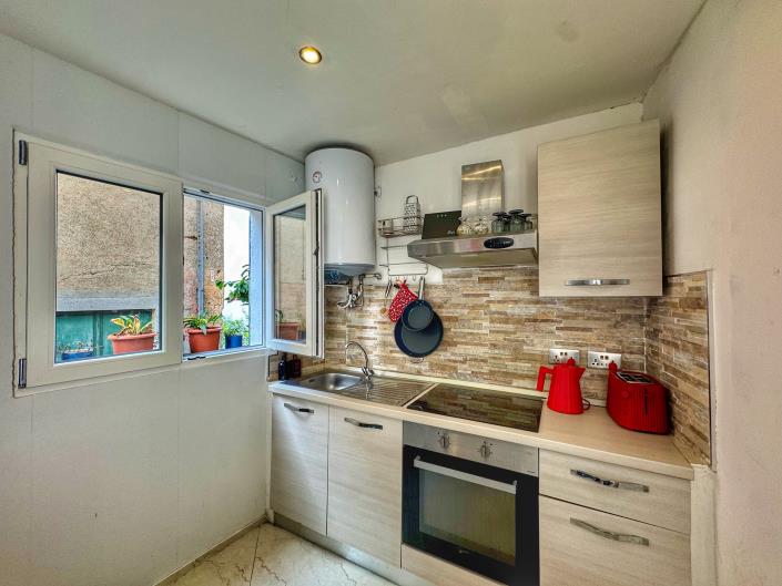 Image No.26-2 Bed Semi-Detached for sale