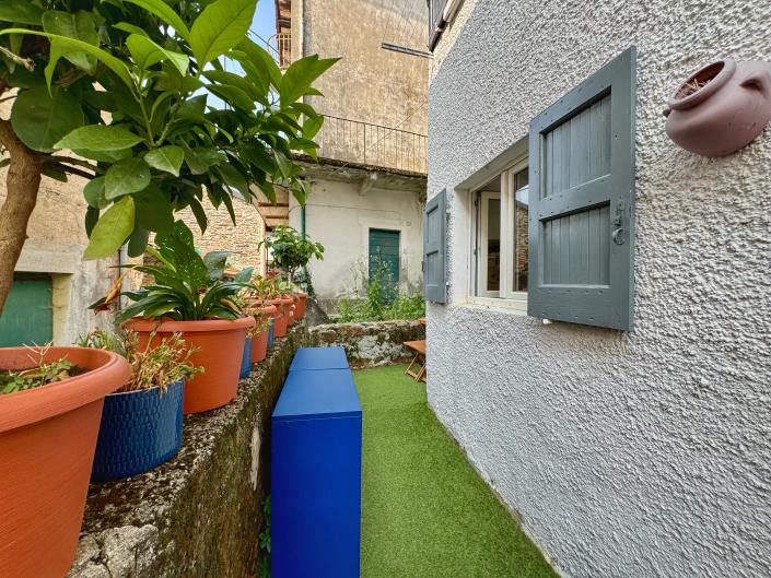 Image No.35-2 Bed Semi-Detached for sale