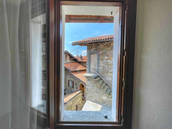 Image No.12-3 Bed House for sale