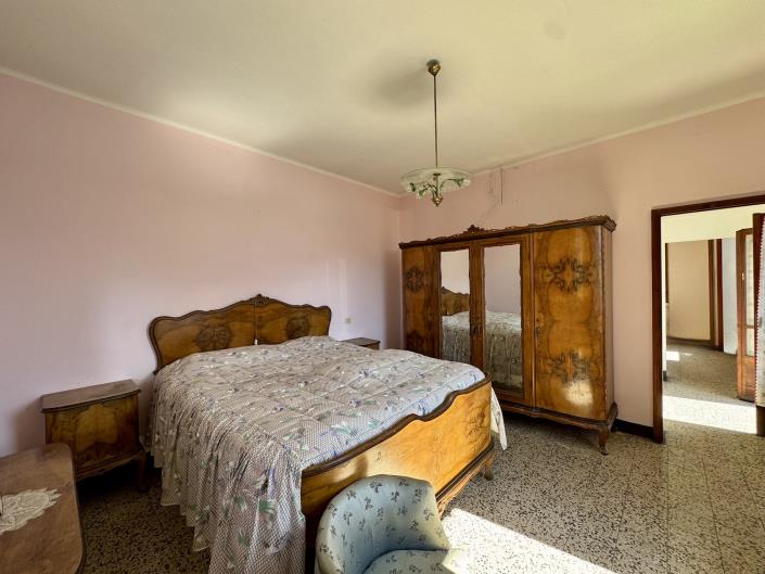 Image No.24-4 Bed House for sale