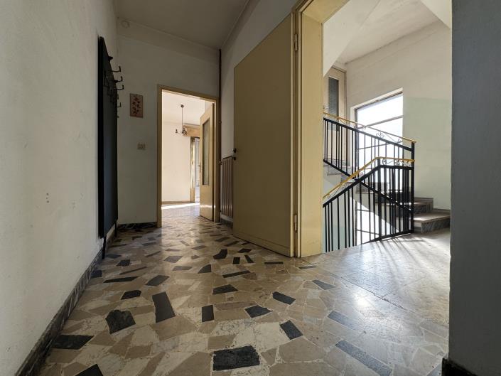 Image No.5-2 Bed Townhouse for sale