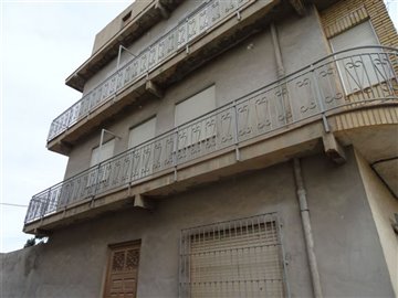 2141apartmentblockinmacisvenda250419132138dsc