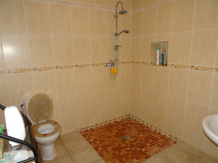 Image No.20-6 Bed Country House for sale