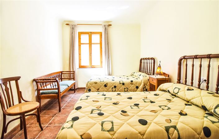 Image No.14-10 Bed Commercial for sale