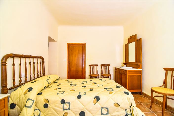 Image No.15-10 Bed Commercial for sale