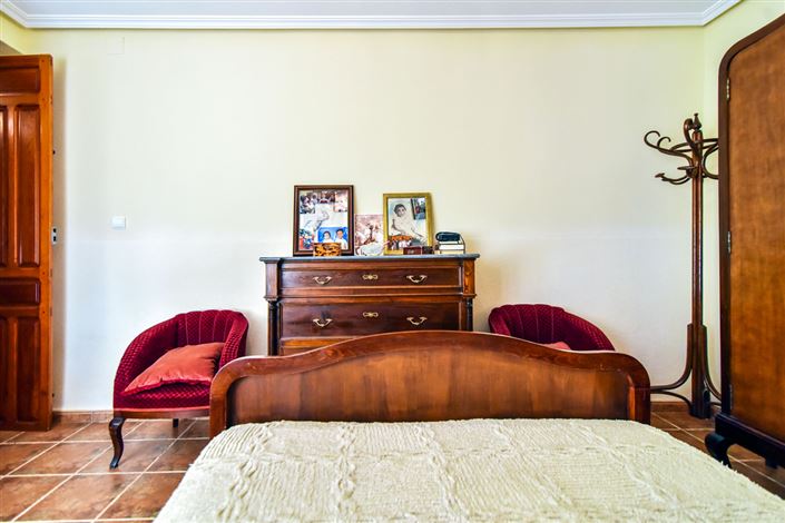 Image No.18-10 Bed Commercial for sale