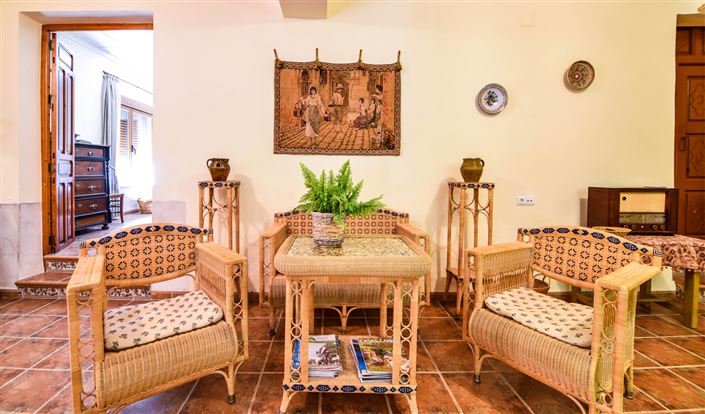 Image No.7-10 Bed Commercial for sale