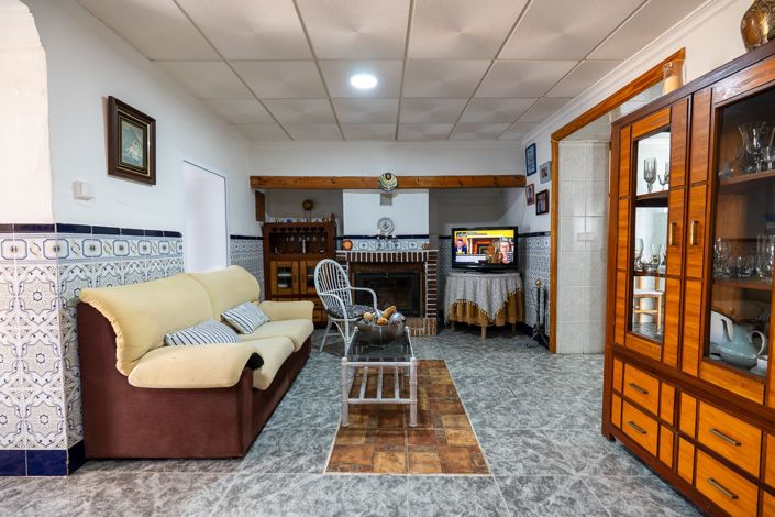 Image No.13-6 Bed Townhouse for sale