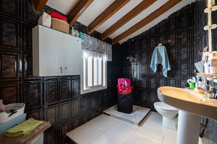 Image No.29-6 Bed Townhouse for sale