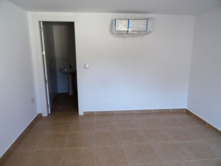 Image No.21-Commercial de 10 chambres à vendre à Fortuna