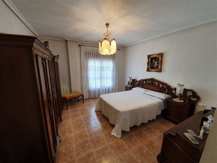 Image No.21-3 Bed Townhouse for sale