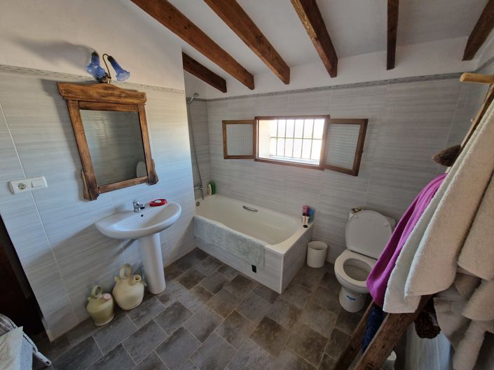 Image No.19-4 Bed Country House for sale