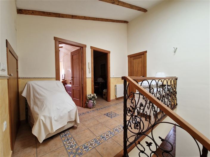 Image No.19-5 Bed Townhouse for sale