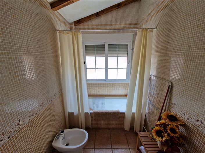 Image No.20-5 Bed Townhouse for sale