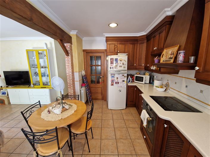 Image No.16-5 Bed Townhouse for sale