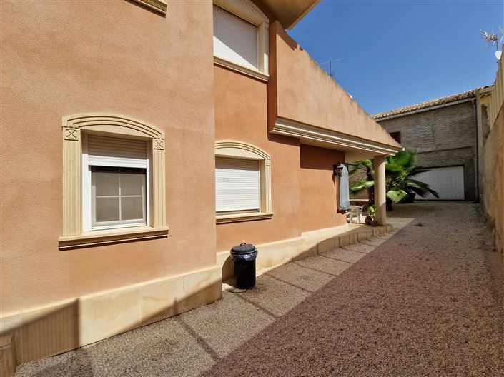 Image No.30-5 Bed Townhouse for sale