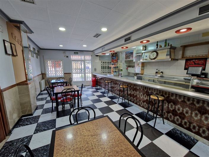 Image No.5-Commercial de 4 chambres à vendre à Canada de la Lena