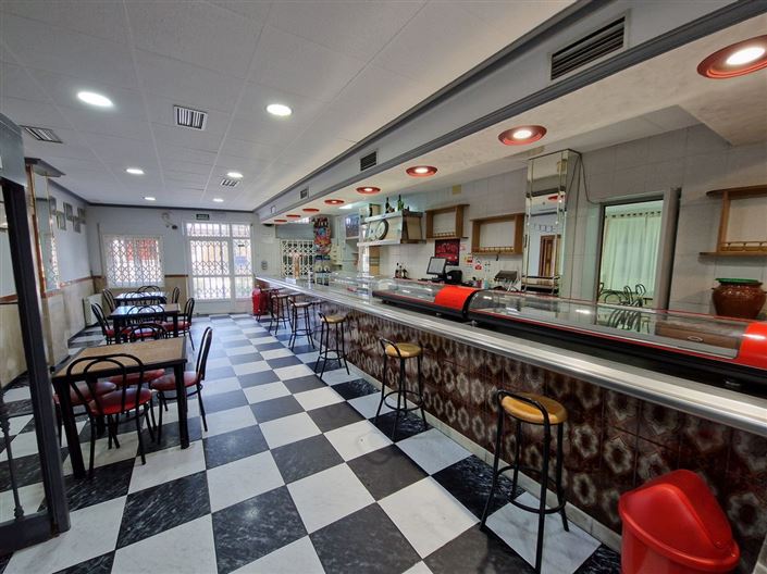 Image No.8-Commercial de 4 chambres à vendre à Canada de la Lena