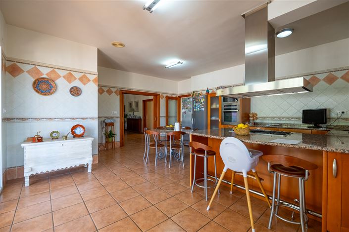 Image No.15-7 Bed Villa for sale