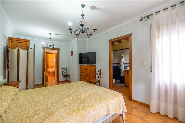 Image No.22-5 Bed Townhouse for sale