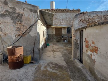 3475largevillagehouse121223125859c81eeeb37277