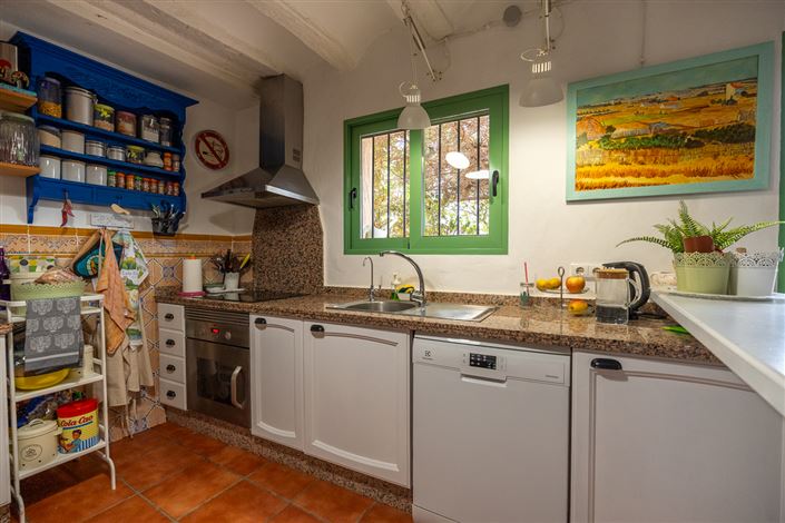 Image No.8-3 Bed Country House for sale