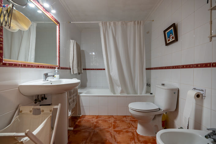 Image No.18-7 Bed Country House for sale