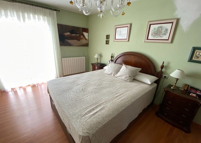 Image No.30-3 Bed Townhouse for sale