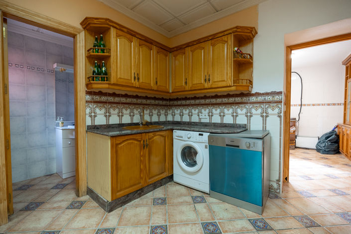 Image No.30-6 Bed Country House for sale