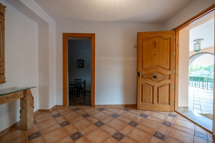 Image No.5-6 Bed Country House for sale