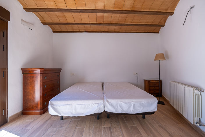 Image No.18-4 Bed Townhouse for sale