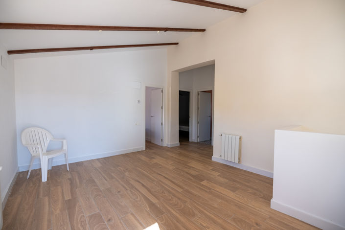 Image No.24-4 Bed Townhouse for sale